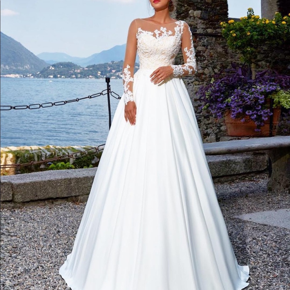 BRAND NEW hand-sewn Cinderella style wedding dress